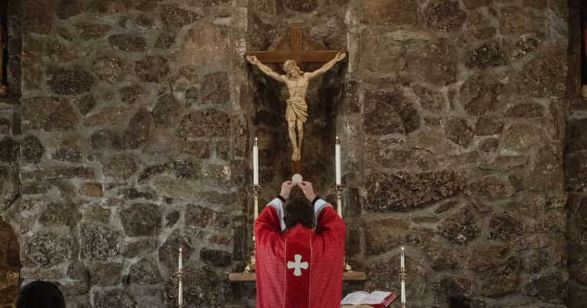 What Everyone Should Know About Ad Orientem Worship